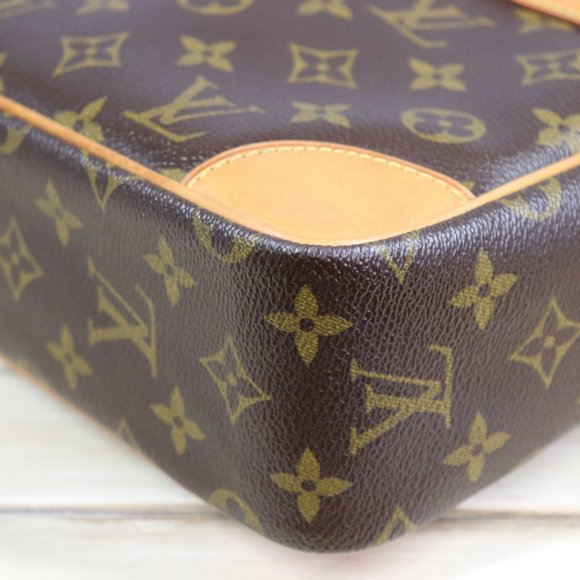 Louis Vuitton Trocadero 30 Monogram - Picture 8 of 16